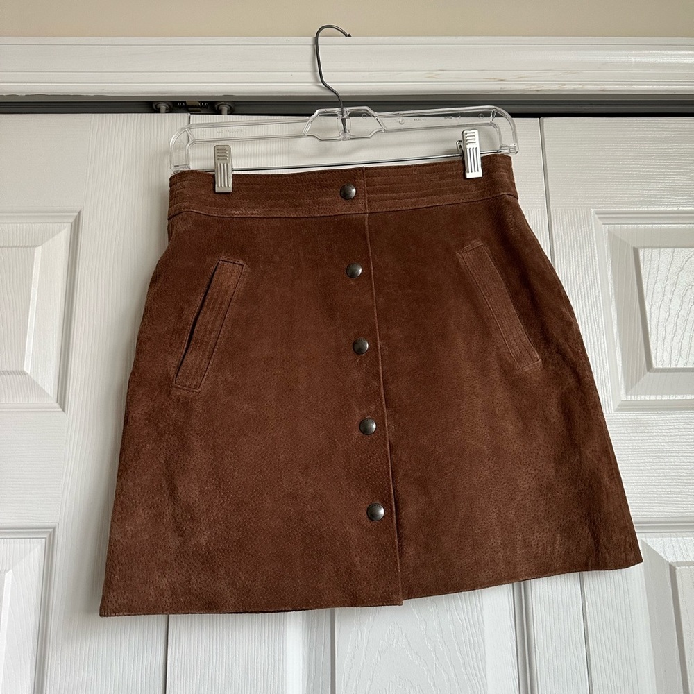 Blank NYC — brown suede skirt — front closure buttons — size 25